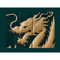 Zoom sur la tête de dragon du buffet RYUJIN