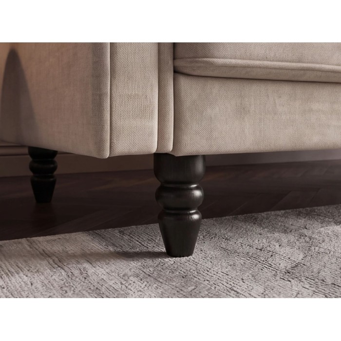 Zoom sur l'un des pieds du canapé MILES 3 places beige champagne convertible