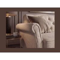 Zoom sur l'un des accoudoirs du canapé MILES 3 places beige champagne convertible