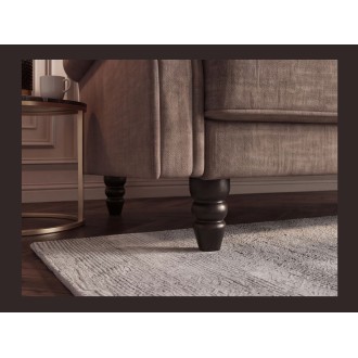 Zoom sur l'un des pieds du canapé MILES 3 places beige foncé convertible