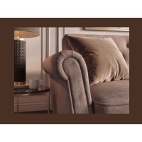 Zoom sur l'accoudoir du canapé MILES 3 places beige foncé convertible