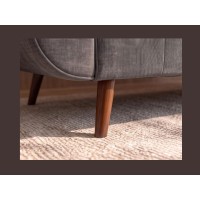 Zoom sur l'un des pieds du canapé DANNA 3 place gris foncé convertible