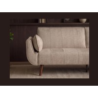 Zoom sur l'un des accoudoirs du canapé DANNA 3 places beige champagne convertible